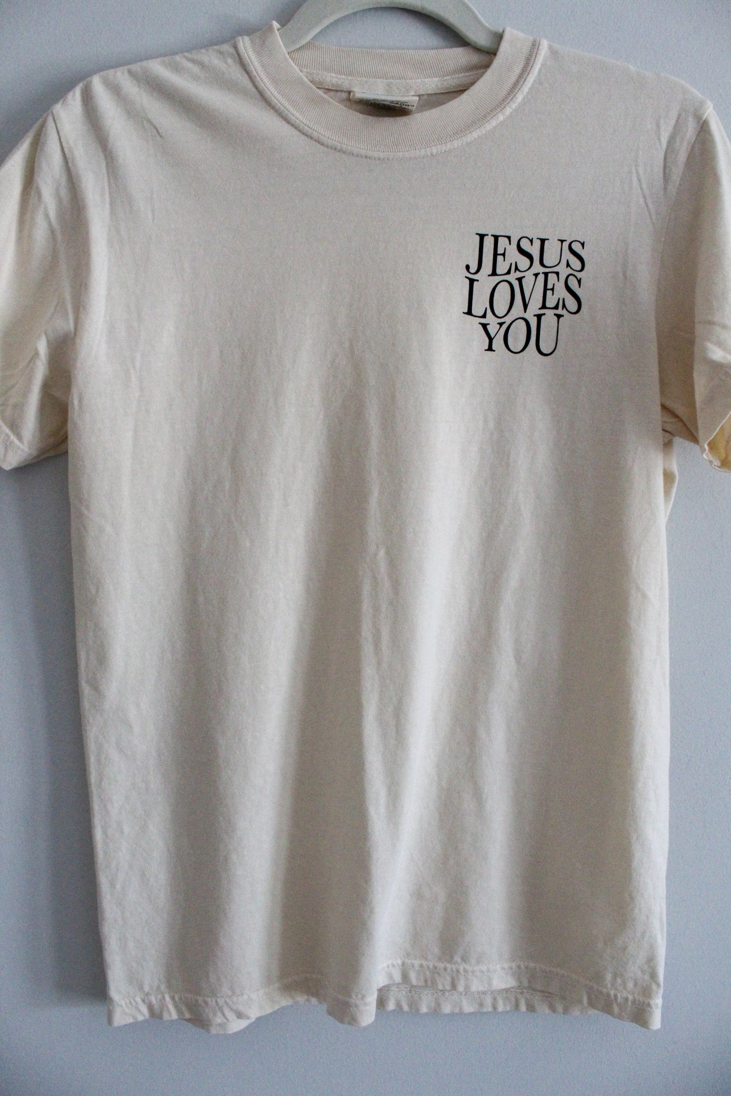 Jesus loves you T-shirt